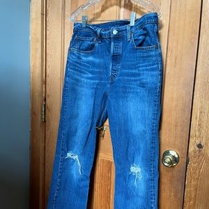 Like New Women’s Levi’s 501 Distressed Jeans size 31